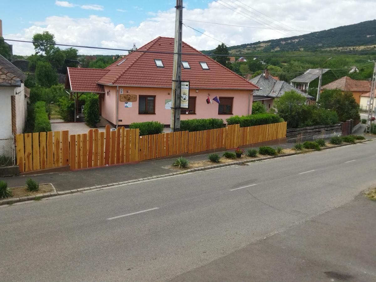 Var-Liget Vendeghaz Kisnána Exterior foto