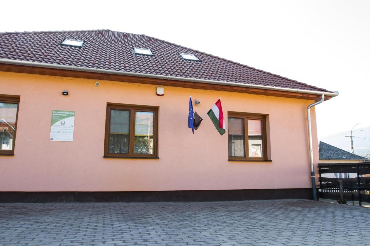 Var-Liget Vendeghaz Kisnána Exterior foto