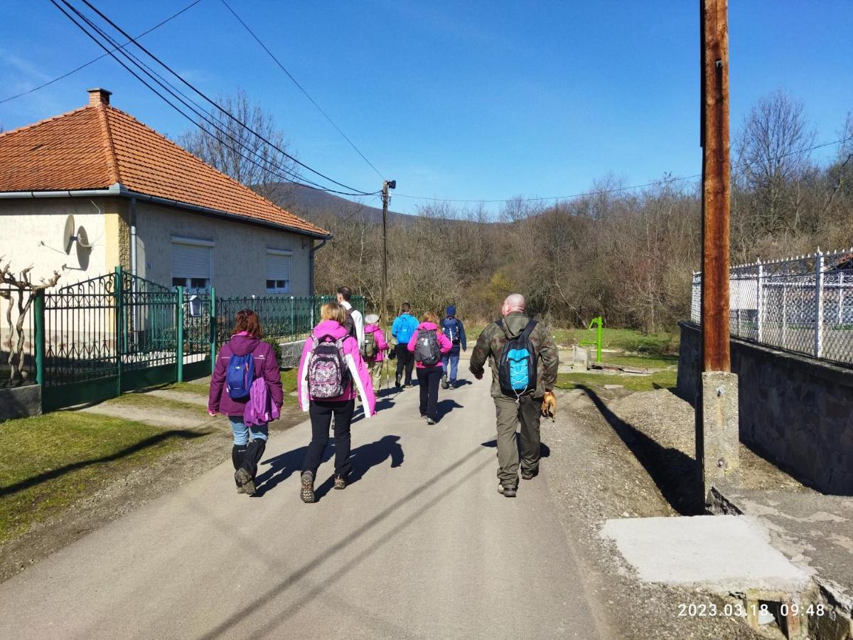 Var-Liget Vendeghaz Kisnána Exterior foto