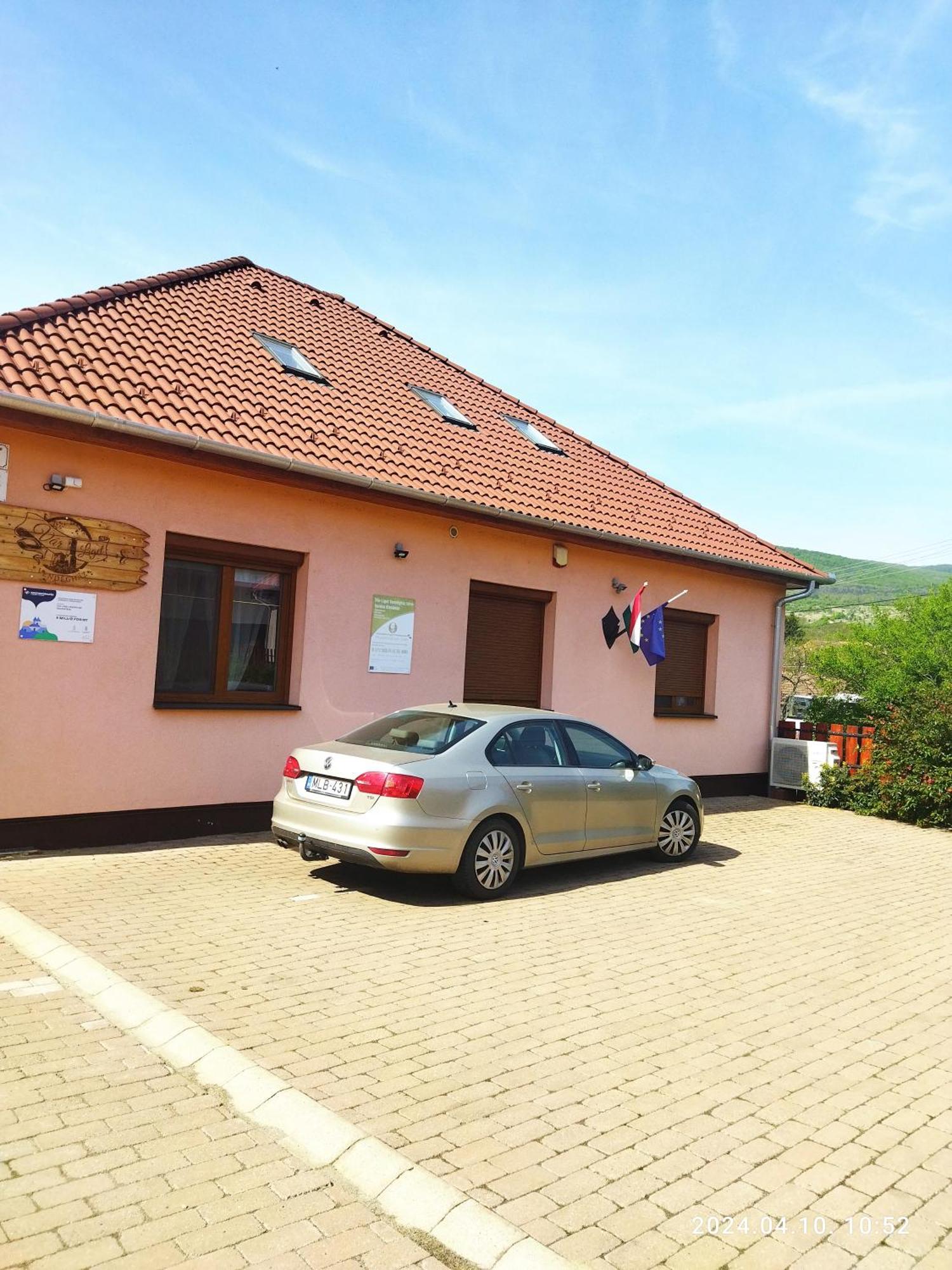 Var-Liget Vendeghaz Kisnána Exterior foto