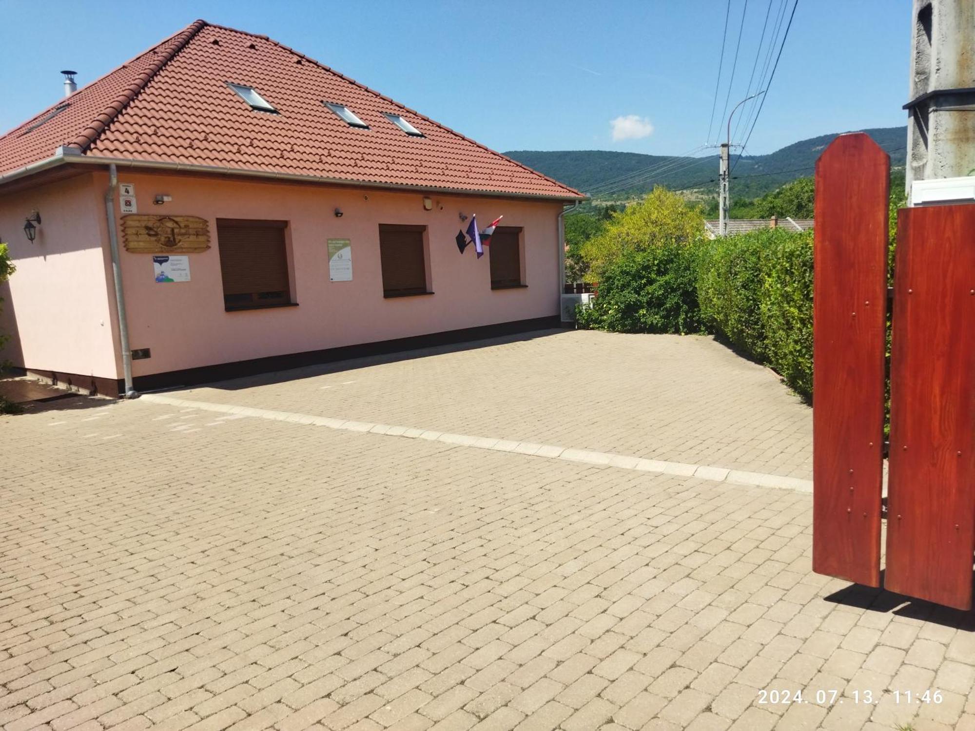 Var-Liget Vendeghaz Kisnána Exterior foto