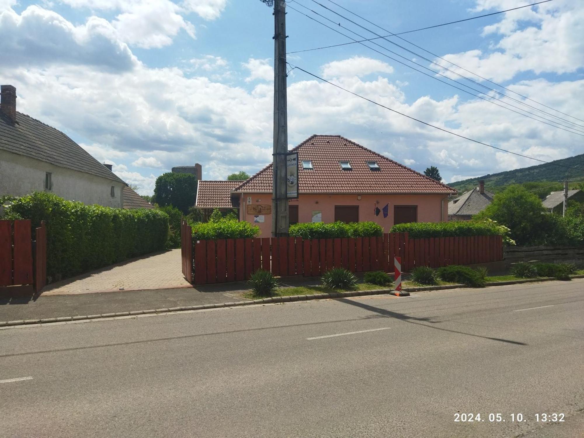 Var-Liget Vendeghaz Kisnána Exterior foto