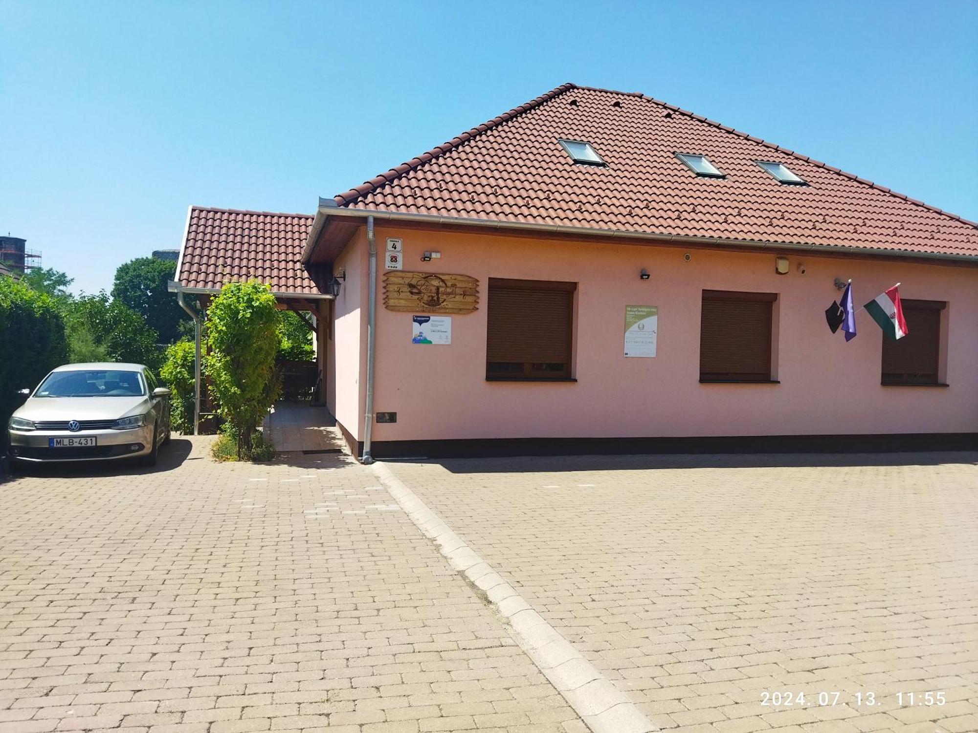 Var-Liget Vendeghaz Kisnána Exterior foto
