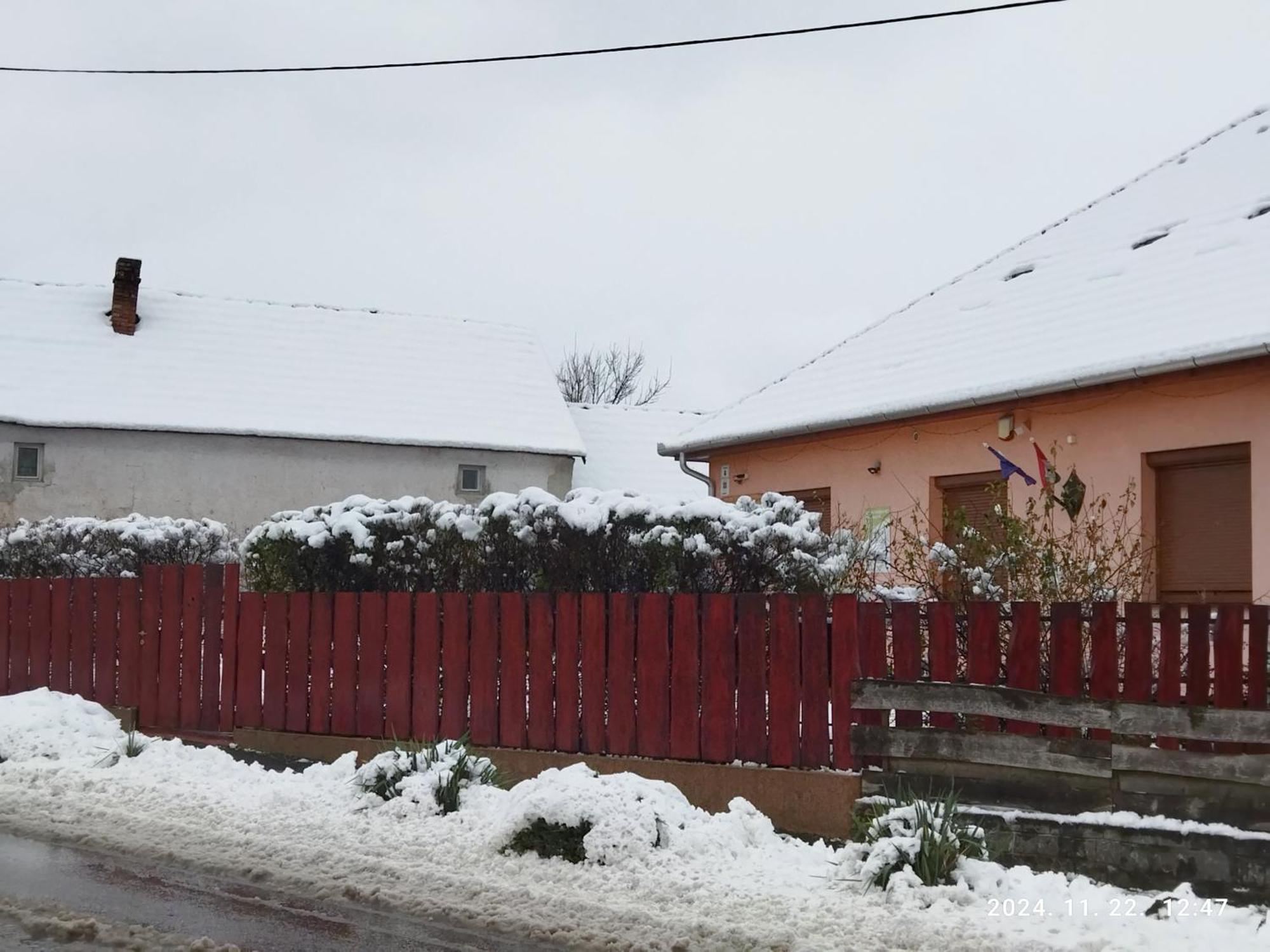 Var-Liget Vendeghaz Kisnána Exterior foto
